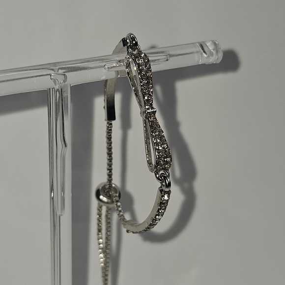 Dainty Bow Rhinestone Adjustable Silver Fadhion Bracelet - Picture 6 of 7